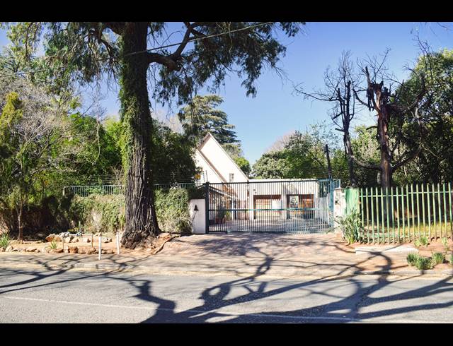 3 BEDROOM HOUSE FOR SALE IN MELROSE NORTH